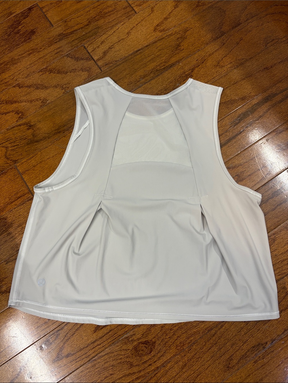 065. Lululemon Sculpt Cropped Tank Top
Light Vapor Gray/Silver size 8 - Picture 7 of 12